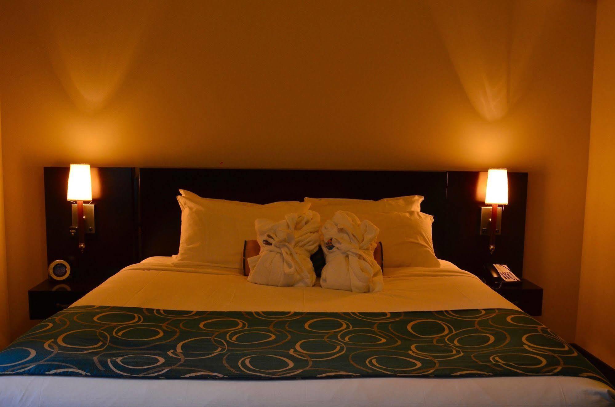 Paradise Resort Club And Spa Canmore Extérieur photo