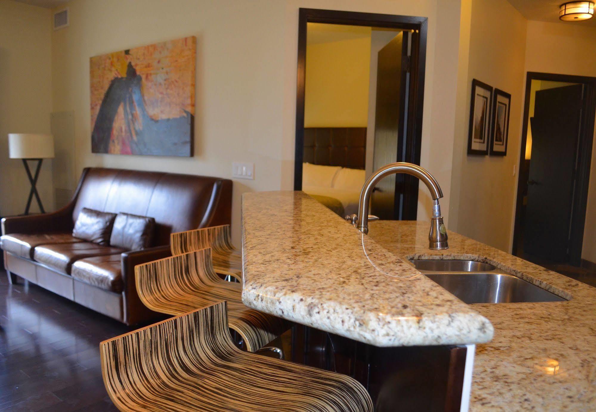 Paradise Resort Club And Spa Canmore Extérieur photo