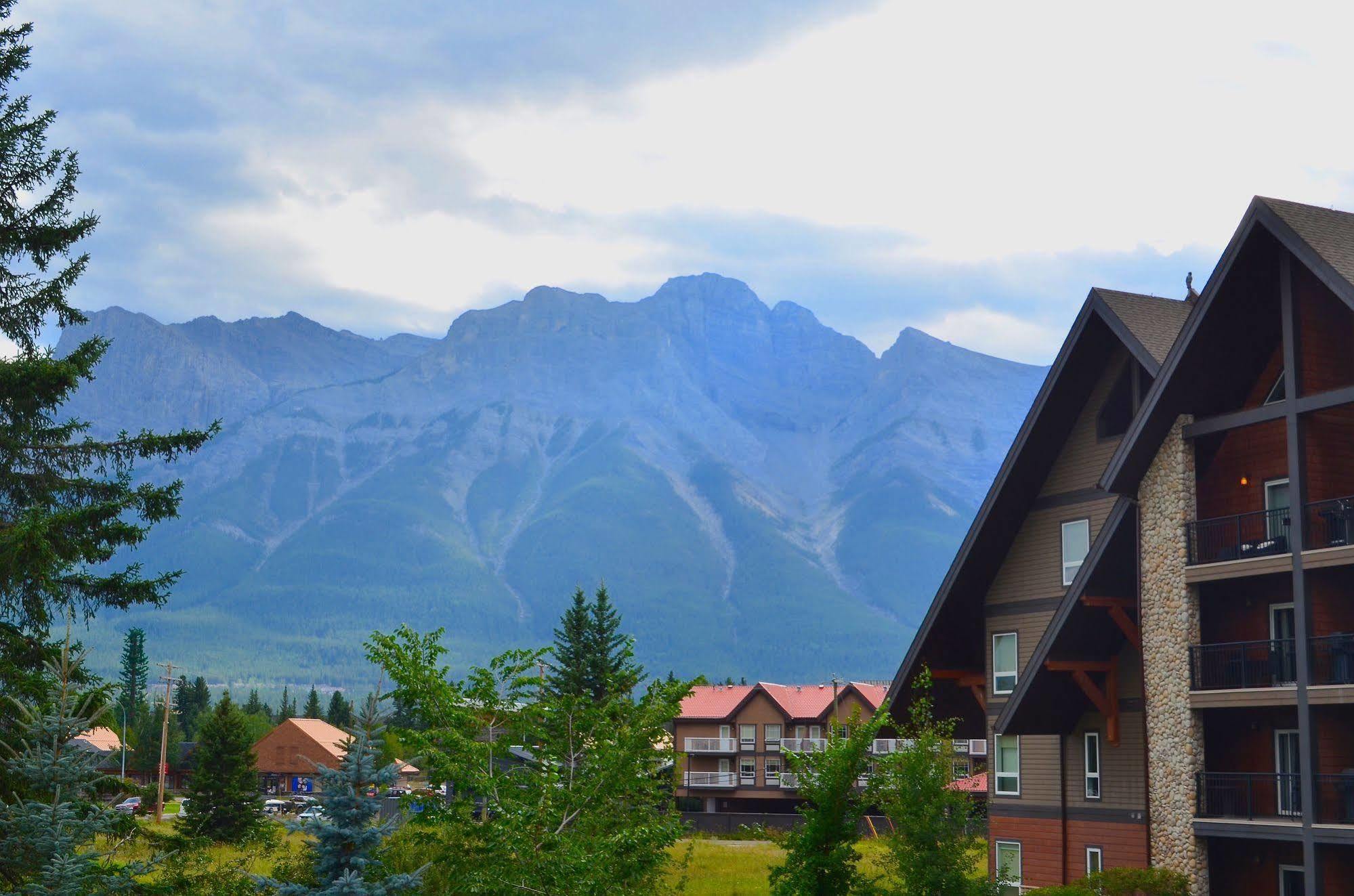 Paradise Resort Club And Spa Canmore Extérieur photo